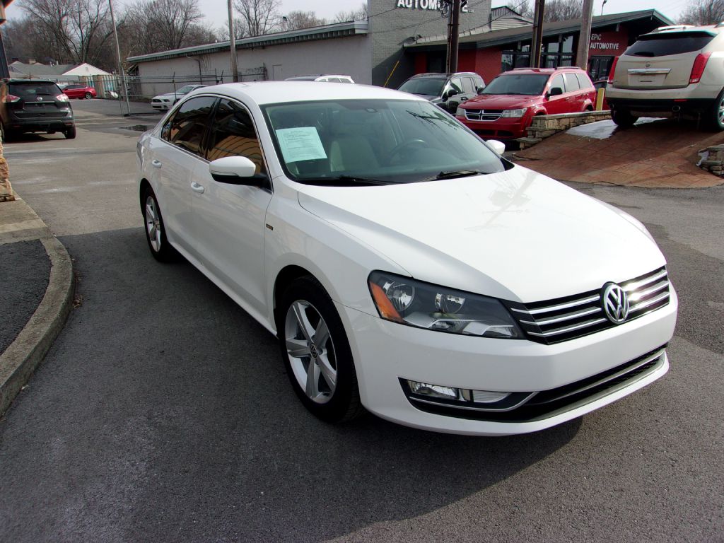 Photo 7 of this VOLKSWAGEN PASSAT