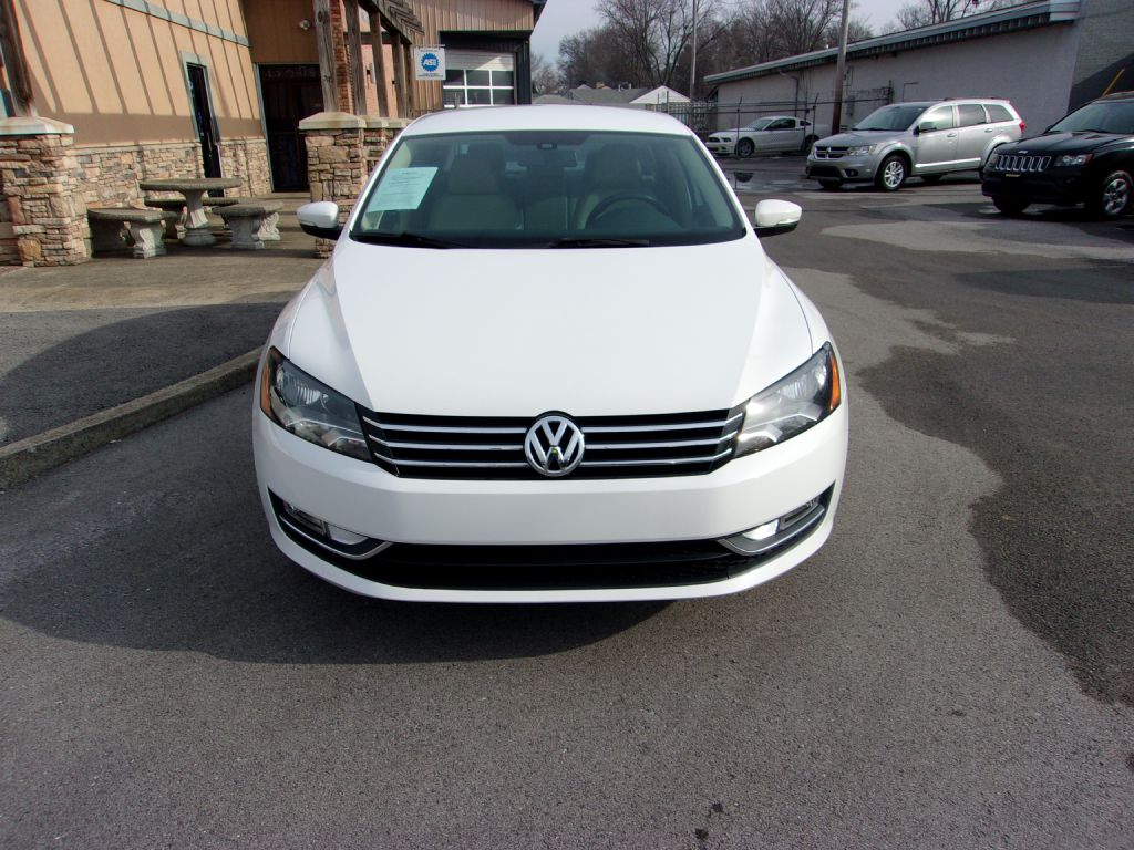 Photo 8 of this VOLKSWAGEN PASSAT
