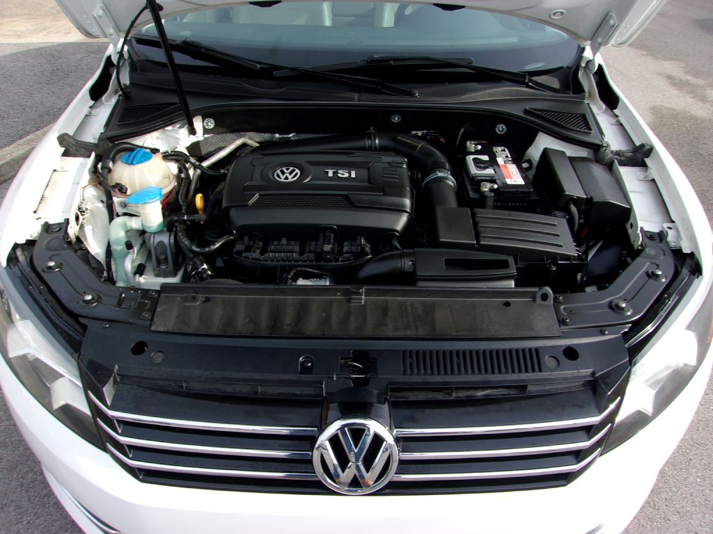 Photo 9 of this VOLKSWAGEN PASSAT