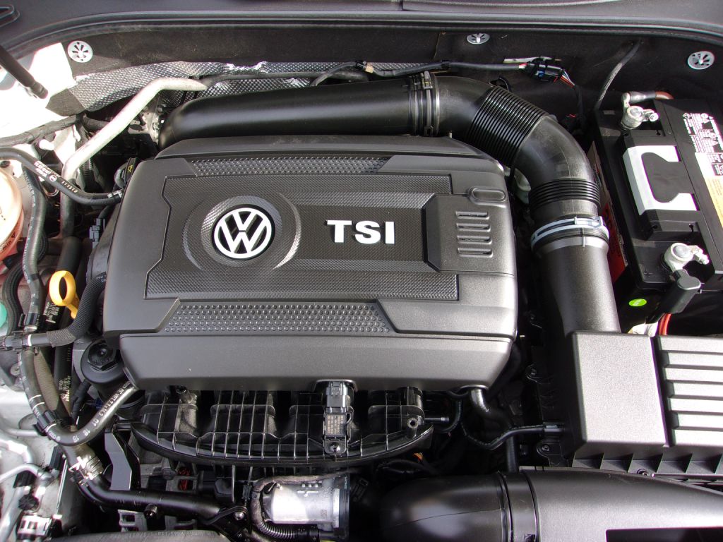 Photo 10 of this VOLKSWAGEN PASSAT