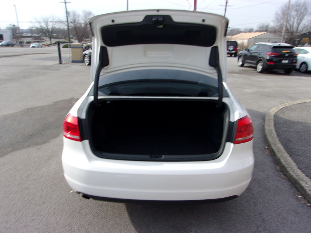 Photo 11 of this VOLKSWAGEN PASSAT