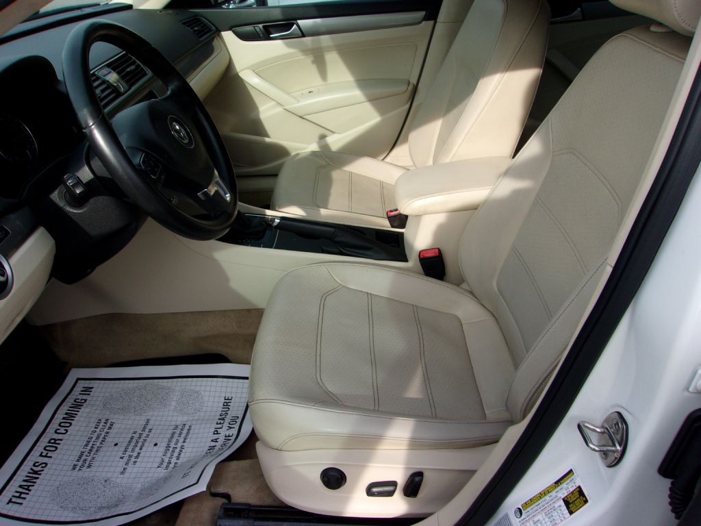 Photo 14 of this VOLKSWAGEN PASSAT