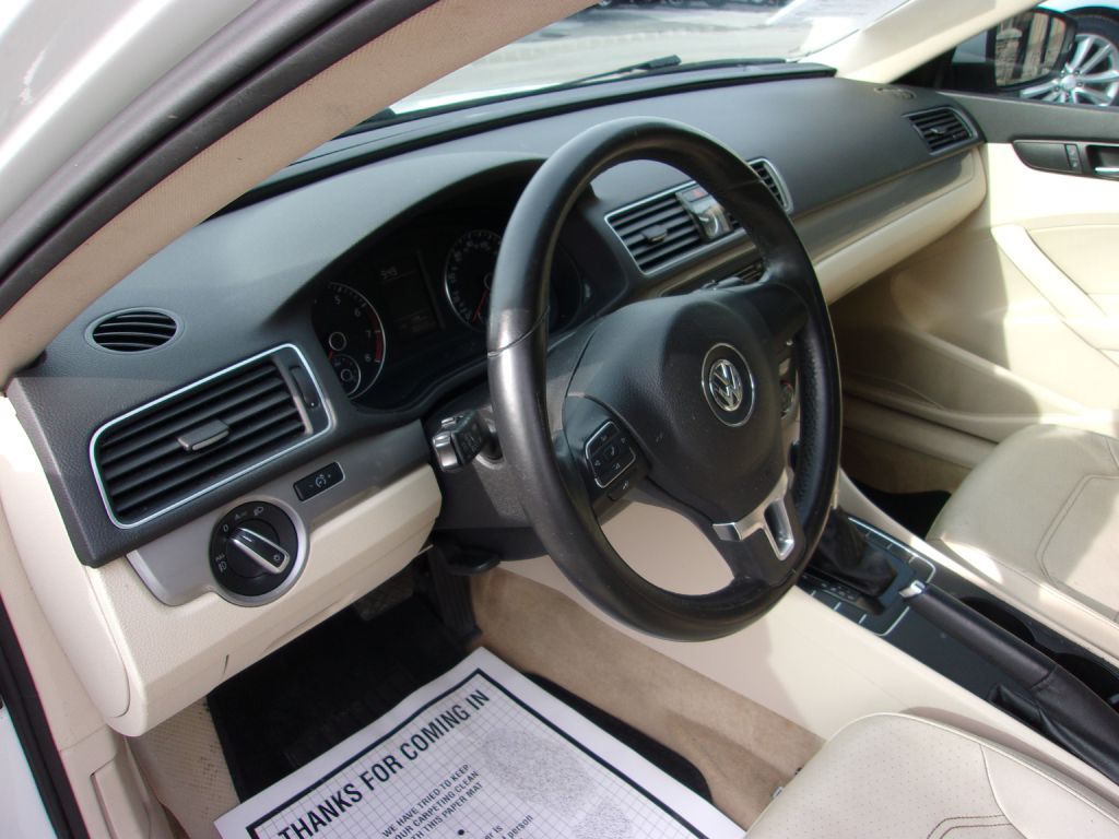 Photo 15 of this VOLKSWAGEN PASSAT