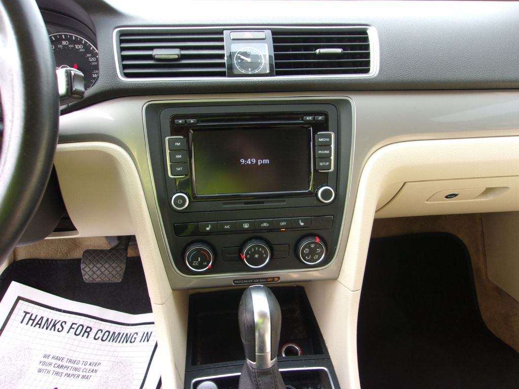 Photo 17 of this VOLKSWAGEN PASSAT