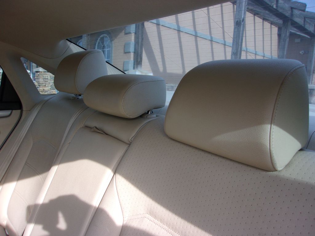 Photo 23 of this VOLKSWAGEN PASSAT