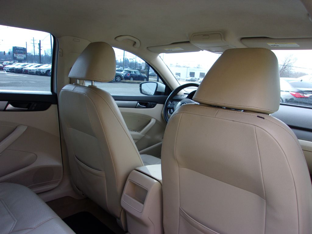 Photo 26 of this VOLKSWAGEN PASSAT