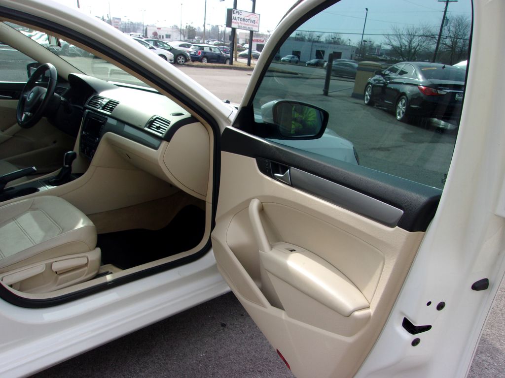 Photo 27 of this VOLKSWAGEN PASSAT