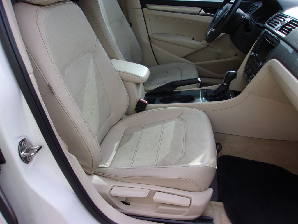 Photo 28 of this VOLKSWAGEN PASSAT