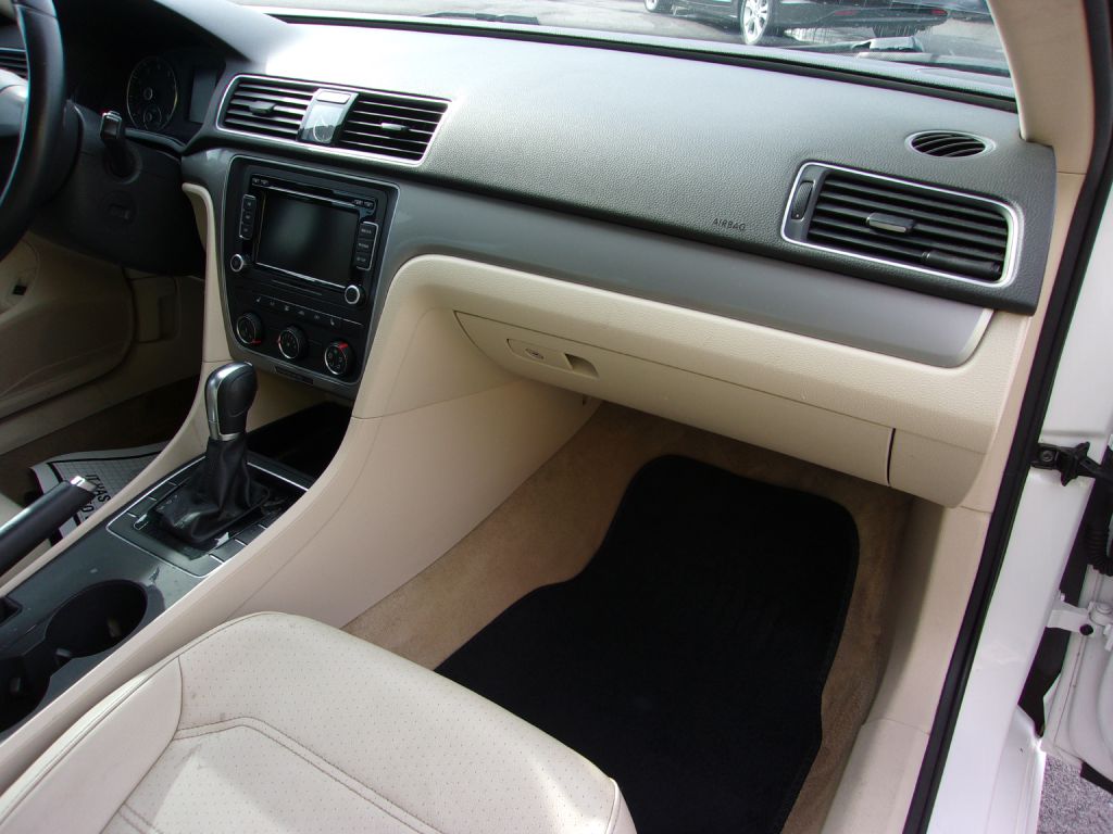 Photo 29 of this VOLKSWAGEN PASSAT