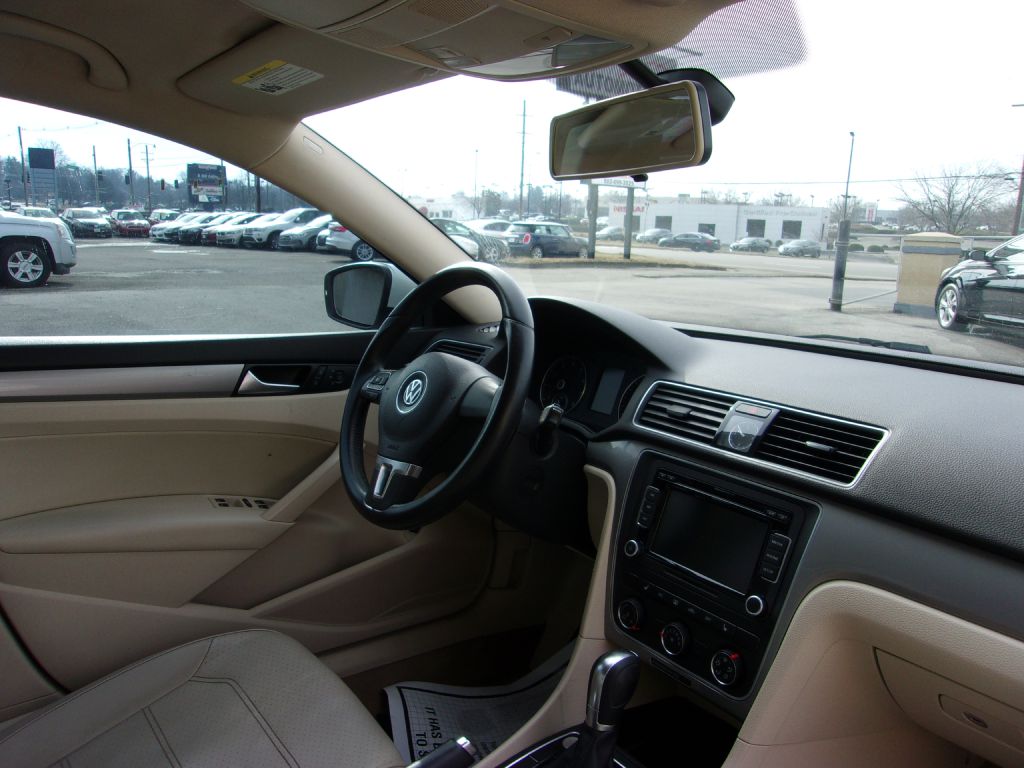Photo 30 of this VOLKSWAGEN PASSAT