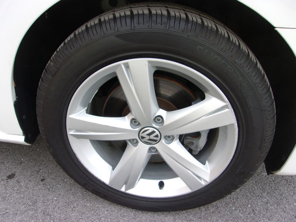 Photo 31 of this VOLKSWAGEN PASSAT