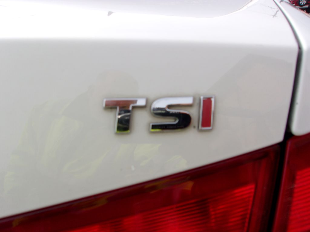 Photo 33 of this VOLKSWAGEN PASSAT
