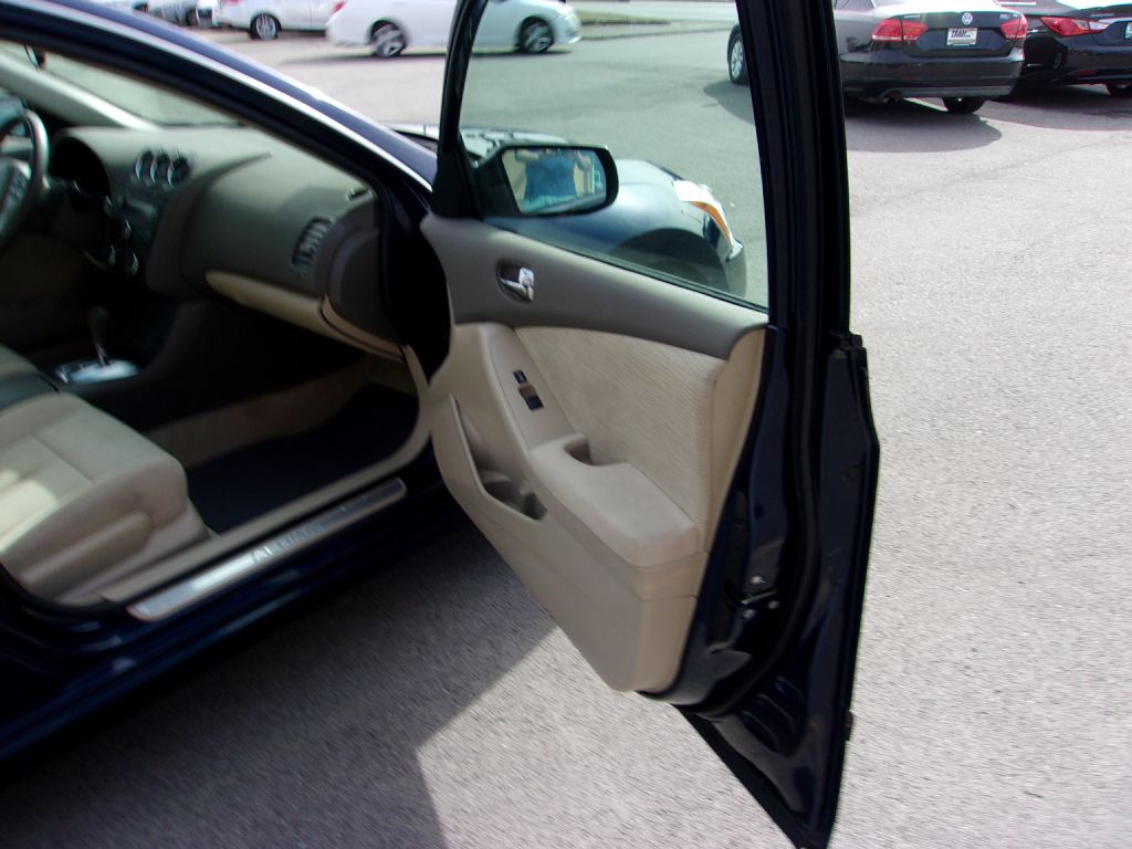 Photo 28 of this NISSAN ALTIMA