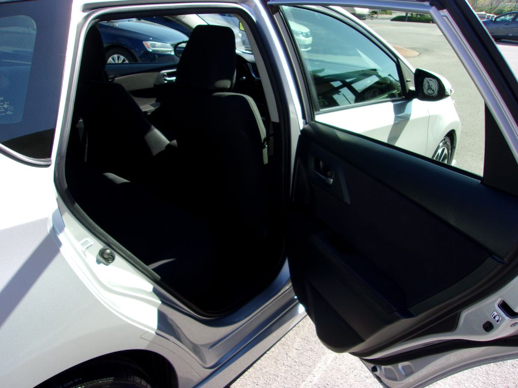 Photo 24 of this TOYOTA COROLLA IM