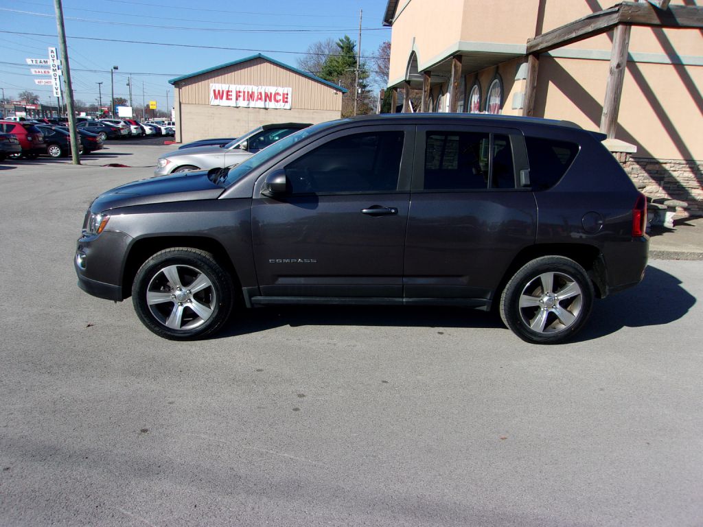 Photo 3 of this JEEP COMPASS