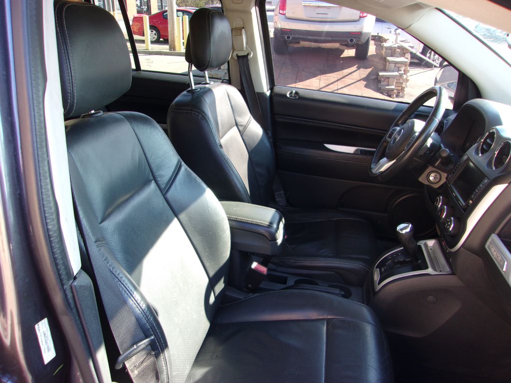 Photo 8 of this JEEP COMPASS