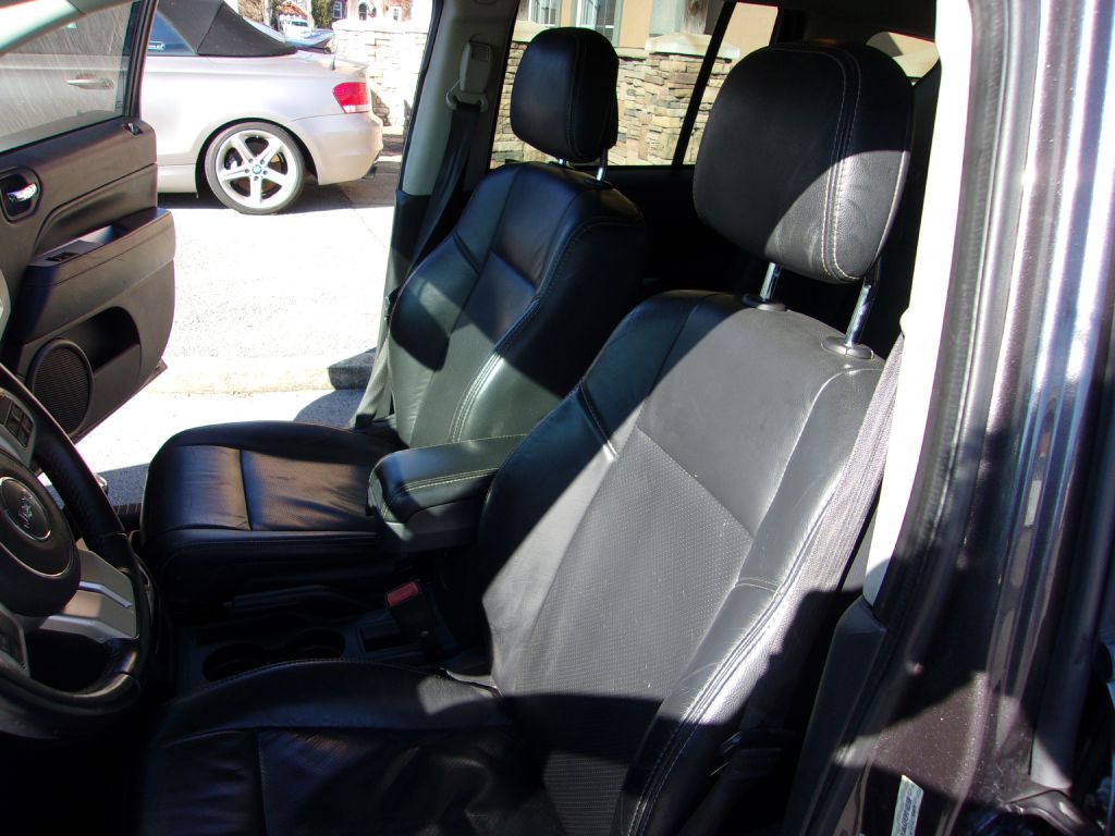 Photo 10 of this JEEP COMPASS