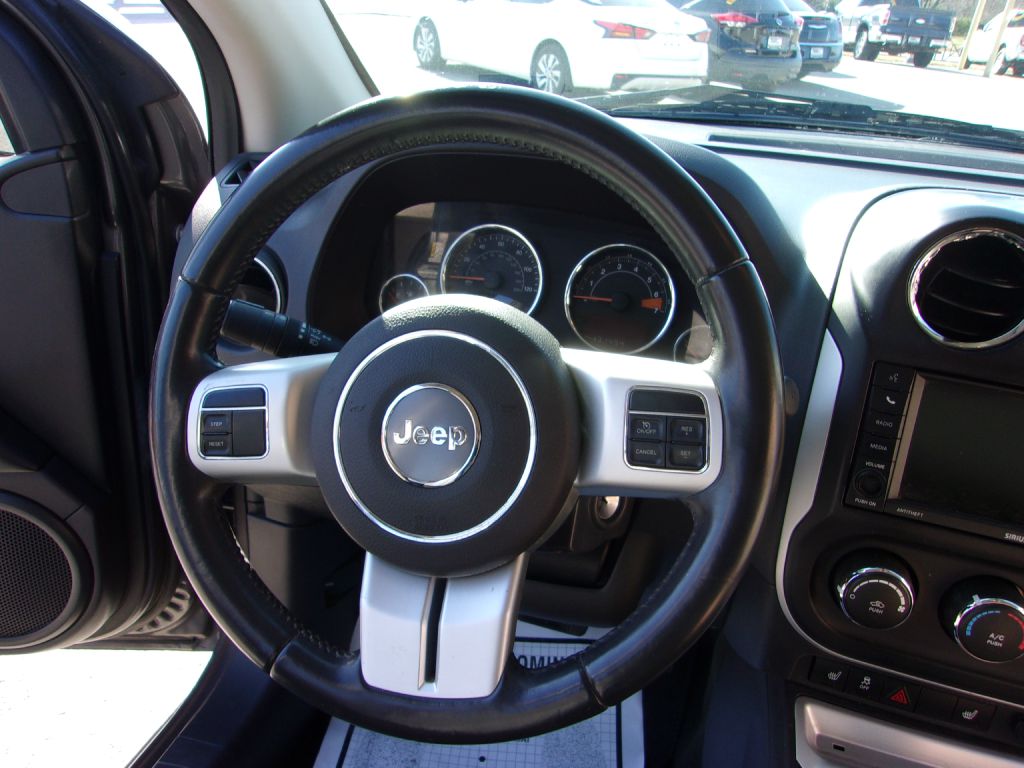 Photo 17 of this JEEP COMPASS
