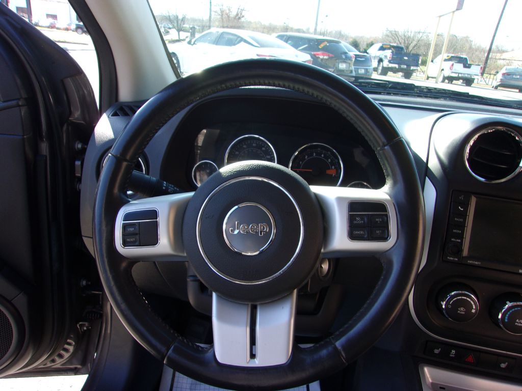 Photo 18 of this JEEP COMPASS