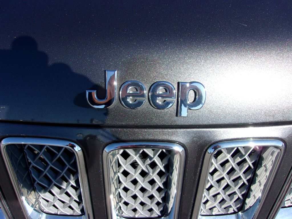 Photo 22 of this JEEP COMPASS