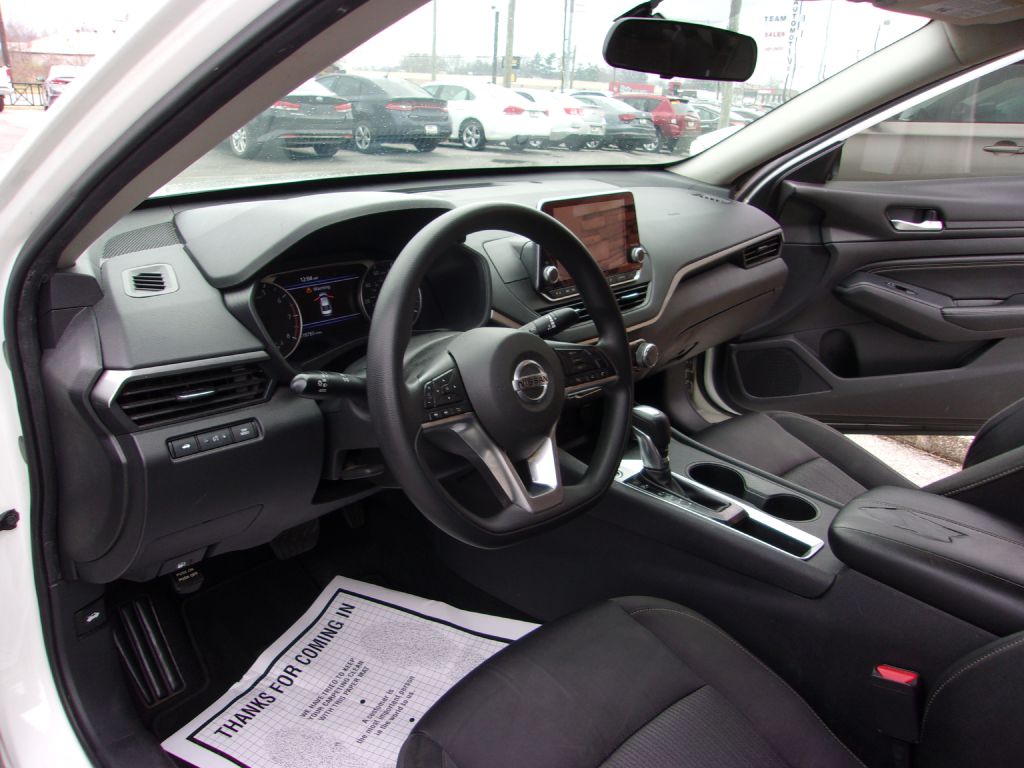 Photo 10 of this NISSAN ALTIMA
