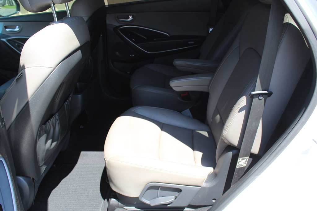 Photo 33 of this HYUNDAI SANTA FE XL