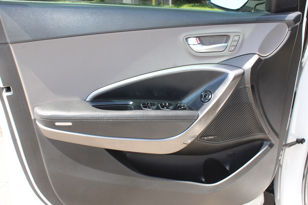 Photo 36 of this HYUNDAI SANTA FE XL