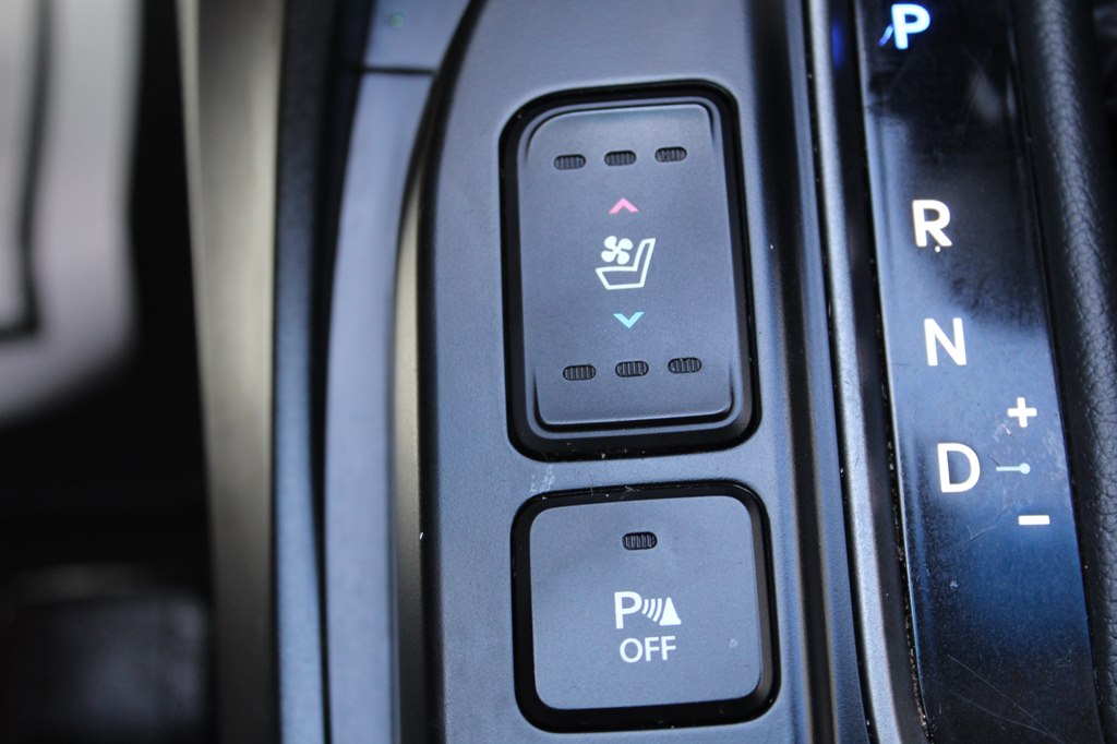 Photo 55 of this HYUNDAI SANTA FE XL