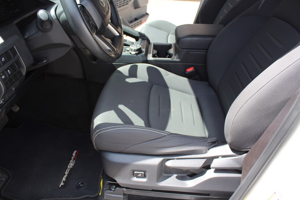 Photo 23 of this TOYOTA TACOMA