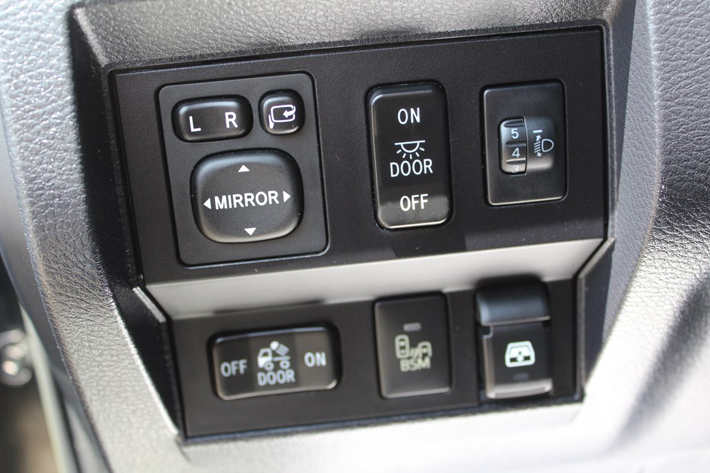 Photo 36 of this TOYOTA TUNDRA