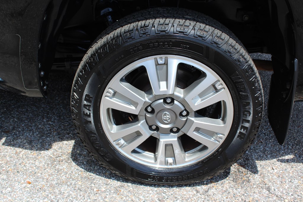 Photo 56 of this TOYOTA TUNDRA