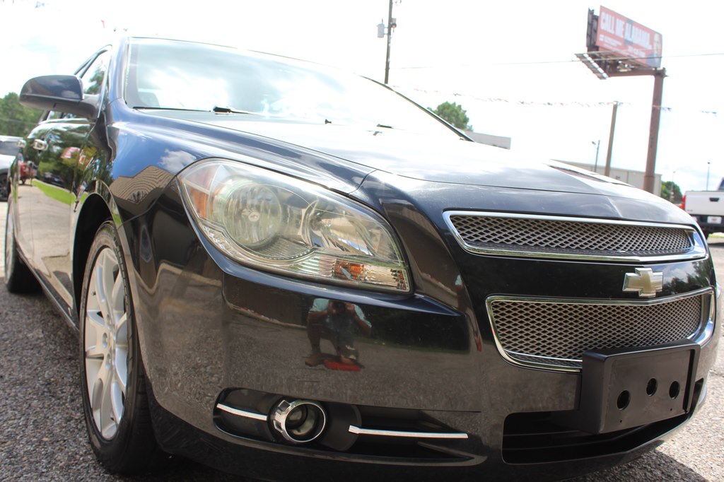 Photo 2 of this CHEVROLET MALIBU