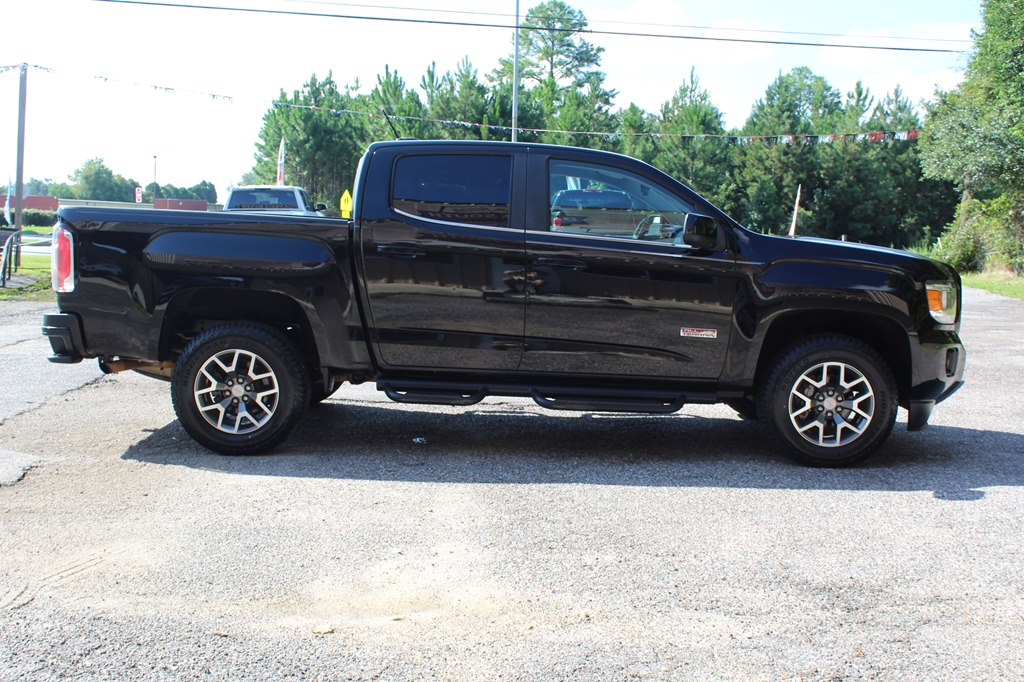 Photo 13 of this GMC CANYON