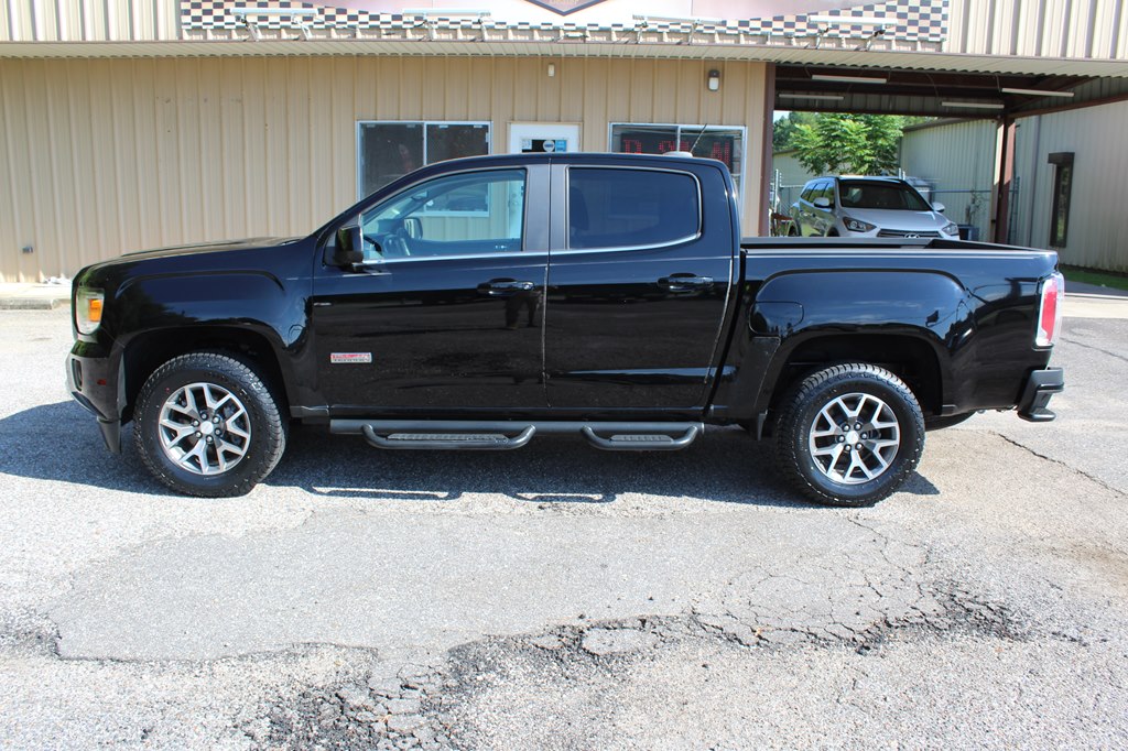 Photo 4 of this GMC CANYON
