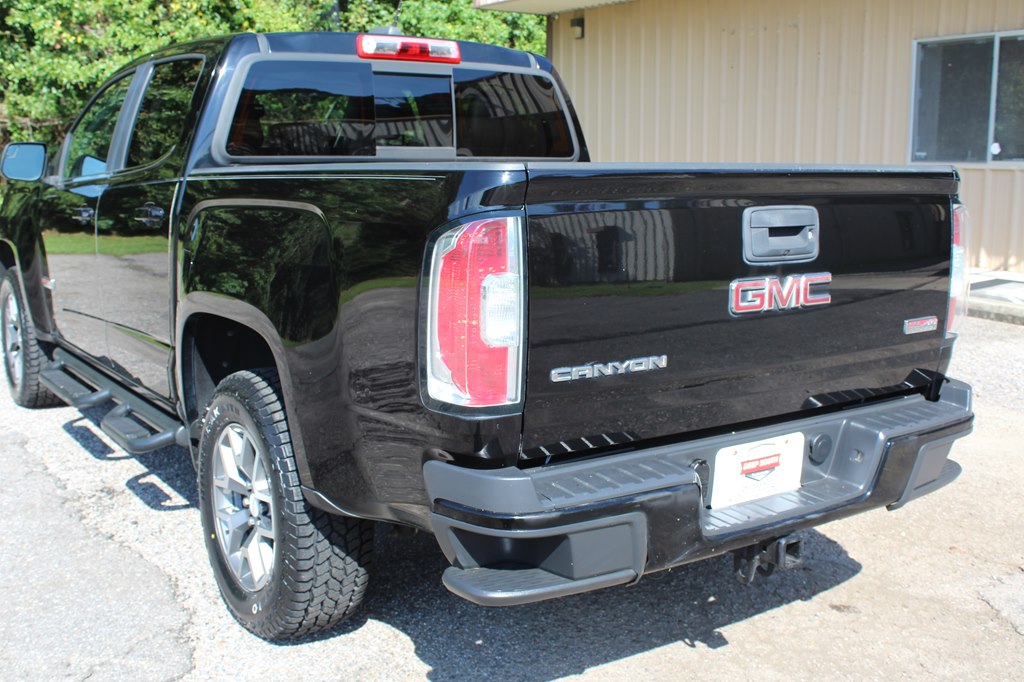 Photo 18 of this GMC CANYON