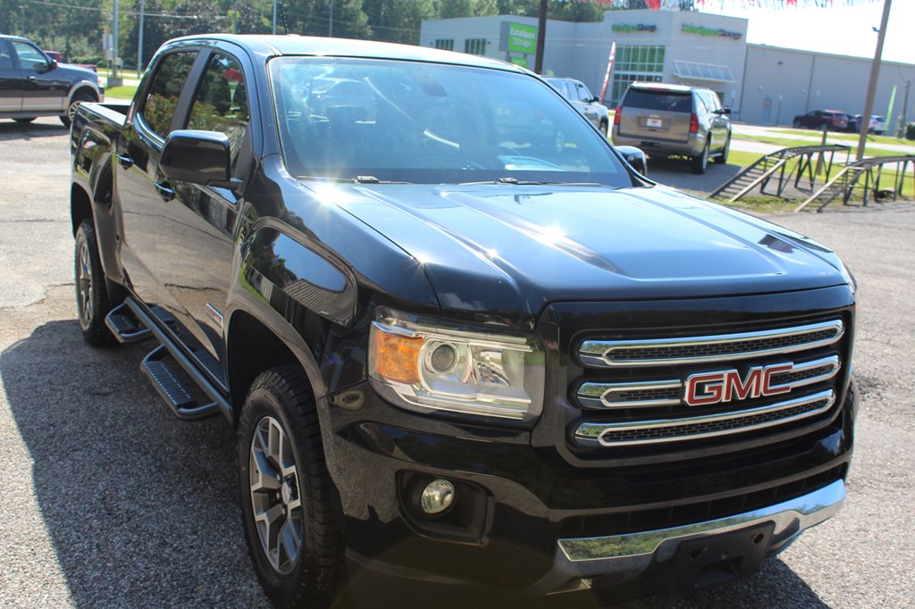Photo 10 of this GMC CANYON