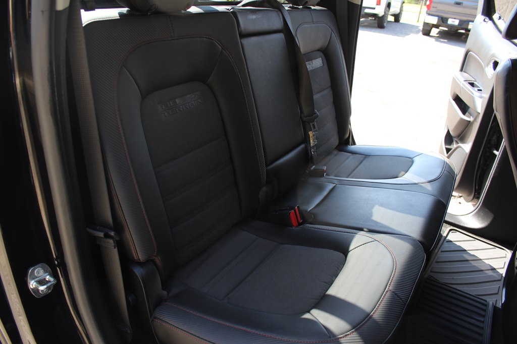 Photo 29 of this GMC CANYON