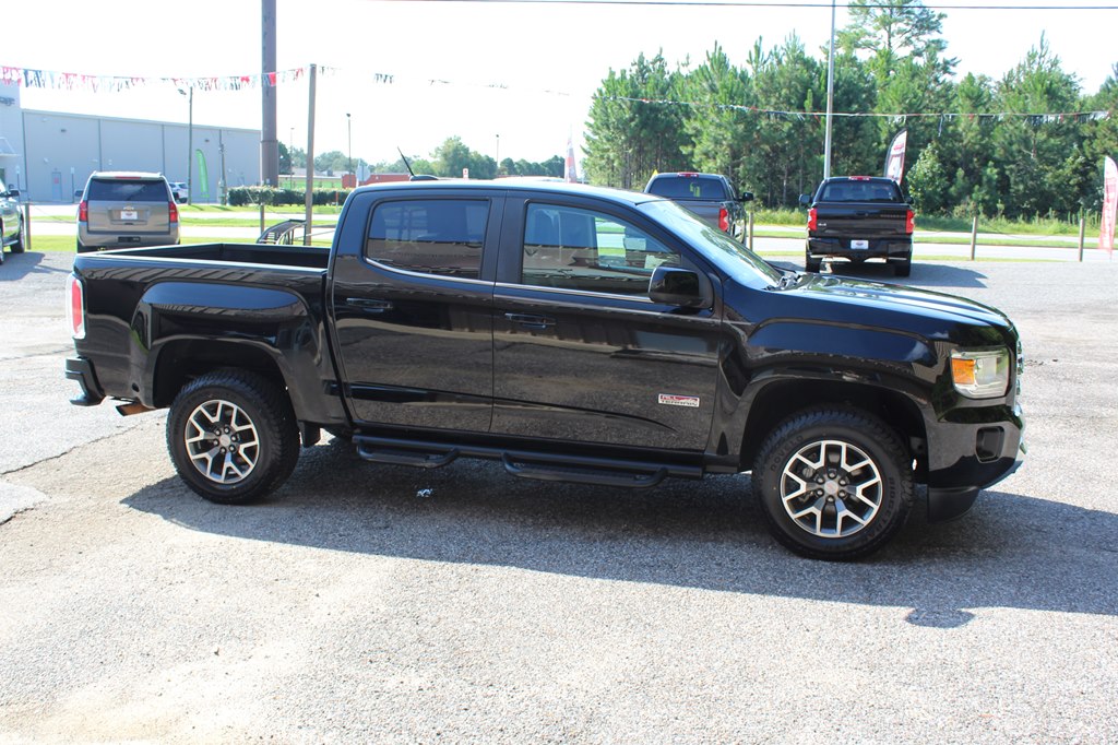Photo 12 of this GMC CANYON