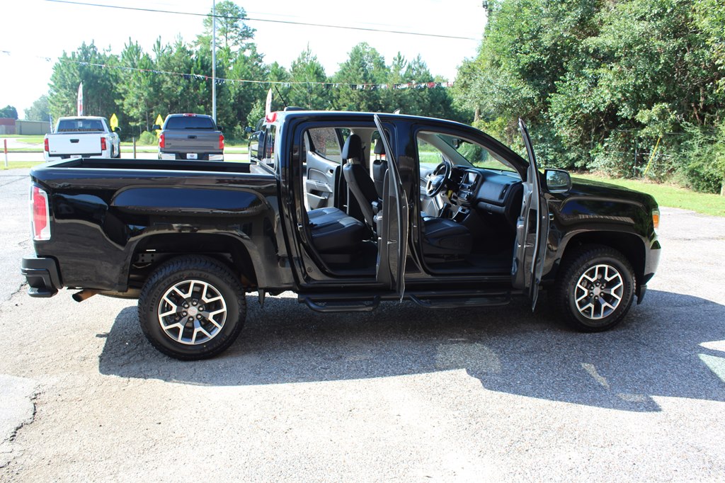Photo 21 of this GMC CANYON