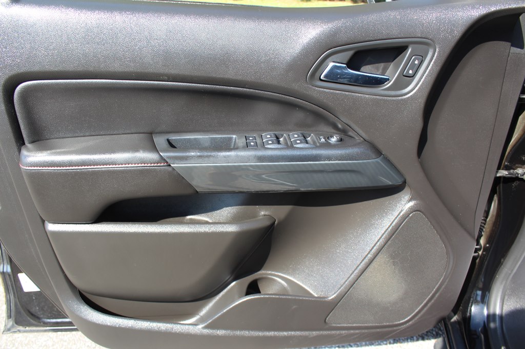 Photo 37 of this GMC CANYON