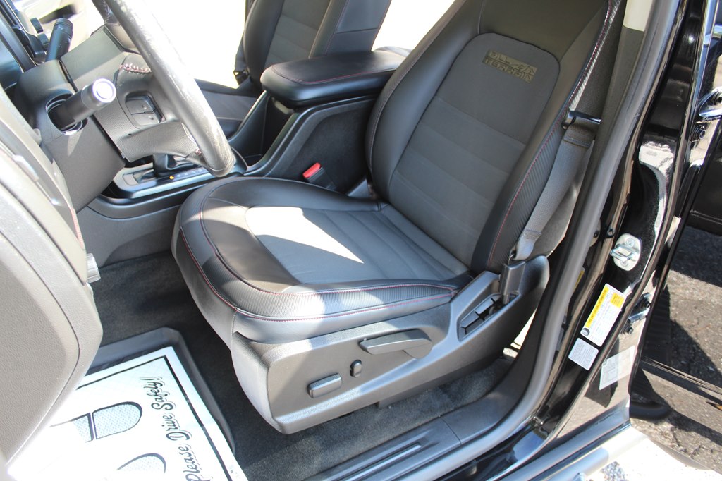 Photo 22 of this GMC CANYON