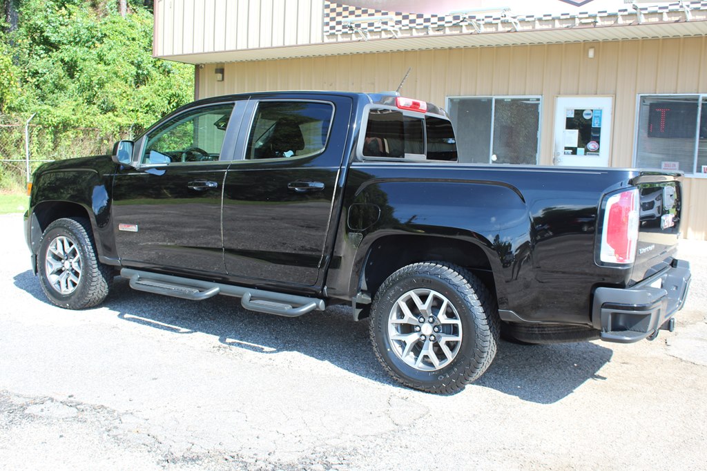 Photo 19 of this GMC CANYON