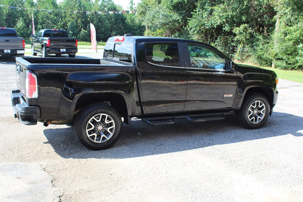 Photo 14 of this GMC CANYON