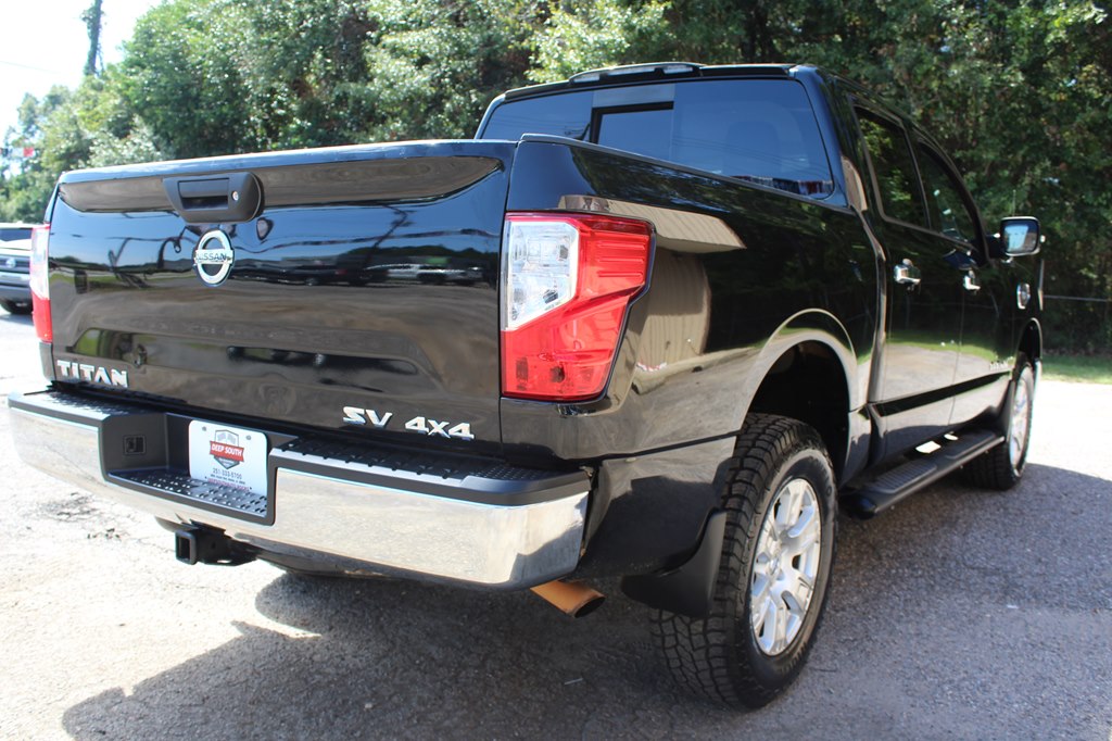Photo 14 of this NISSAN TITAN
