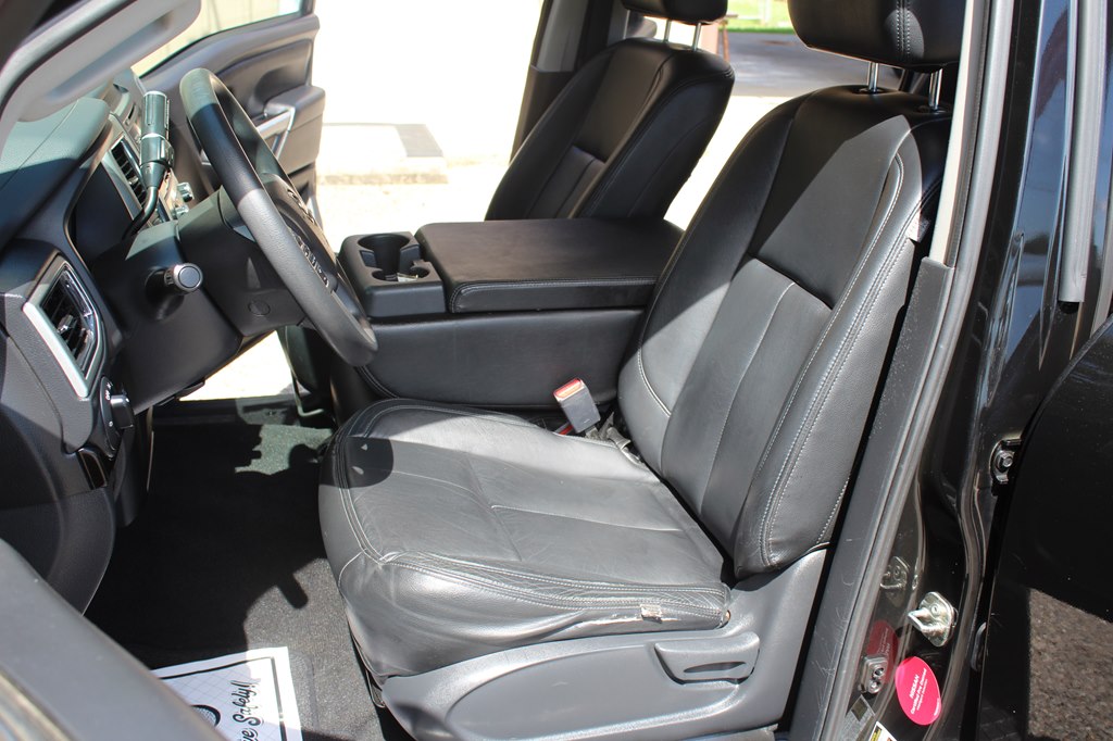 Photo 21 of this NISSAN TITAN