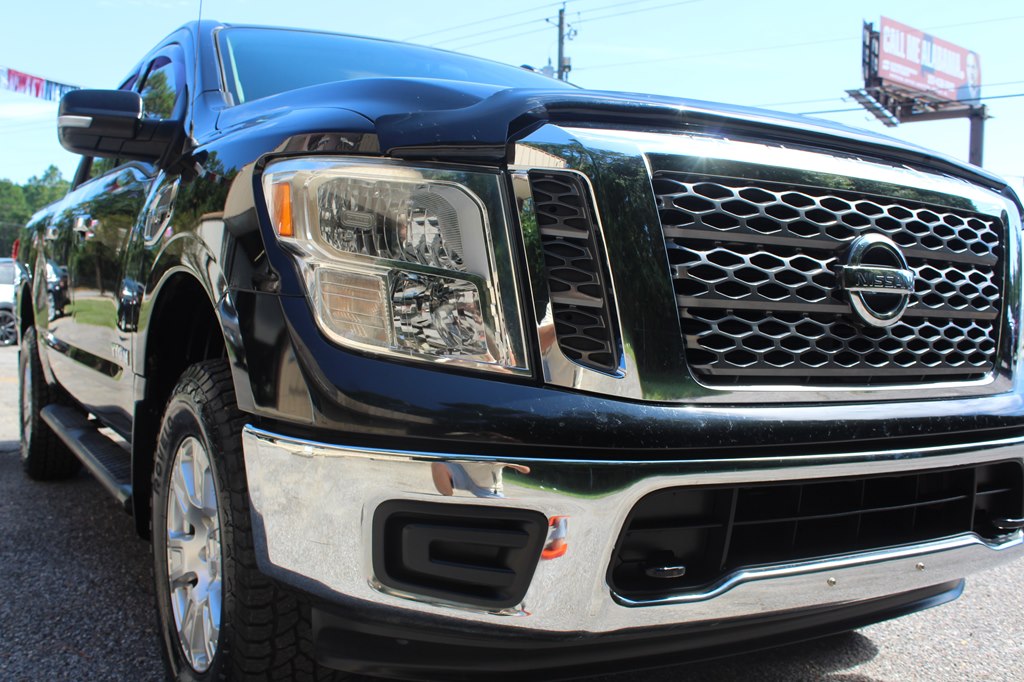 Photo 2 of this NISSAN TITAN