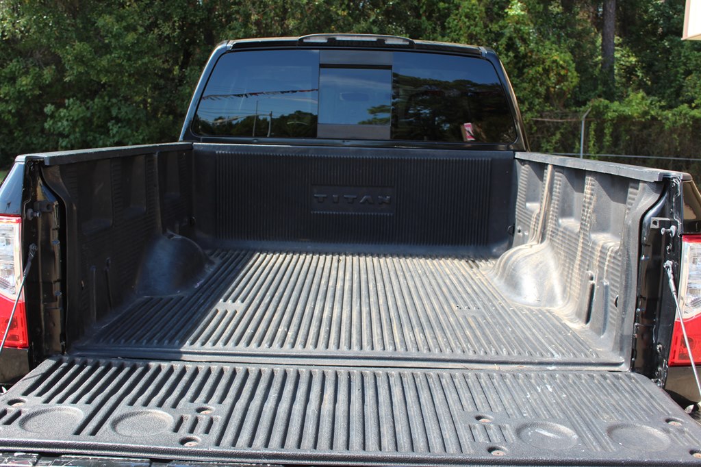 Photo 18 of this NISSAN TITAN