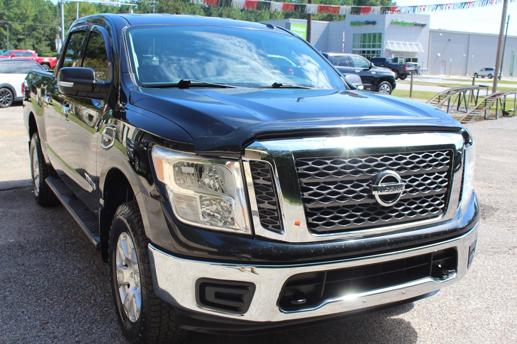 Photo 10 of this NISSAN TITAN