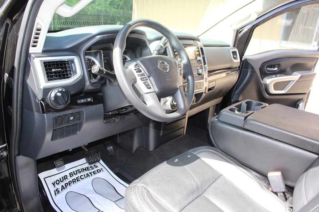 Photo 23 of this NISSAN TITAN