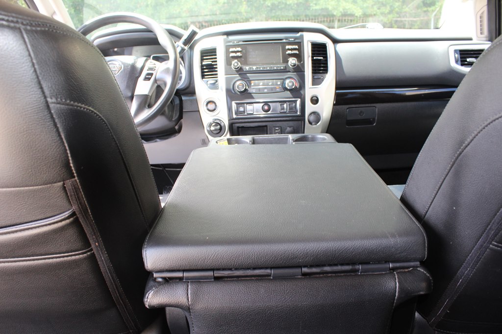 Photo 33 of this NISSAN TITAN